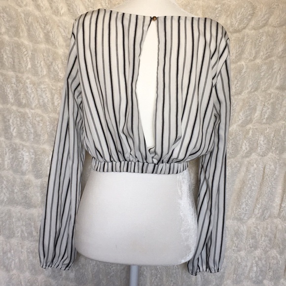 3/$15 Women’s white striped long sleep crop top - Picture 4 of 4